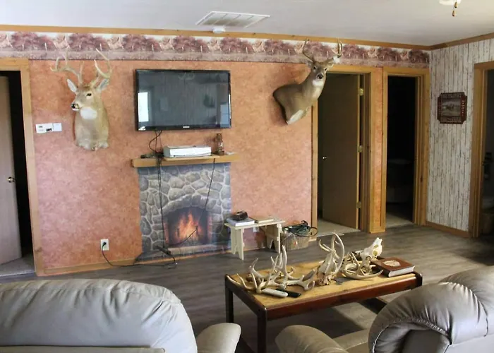 Lodge Pond View Loft - Screen Porch, Fire Pit & Fishing