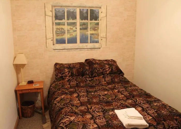 Pond View Loft - Screen Porch, Fire Pit & Fishing Lodge
