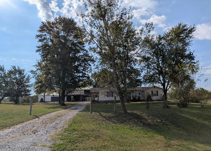 Pond View Loft - Screen Porch, Fire Pit & Fishing Lodge Mcleansboro
